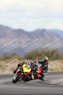 media/Nov-16-2025-Race Pace (Sun) [[8c5fa54630]]/Non Verified Riders (1st 20 Minutes)/5-Turn 15 (110pm)/